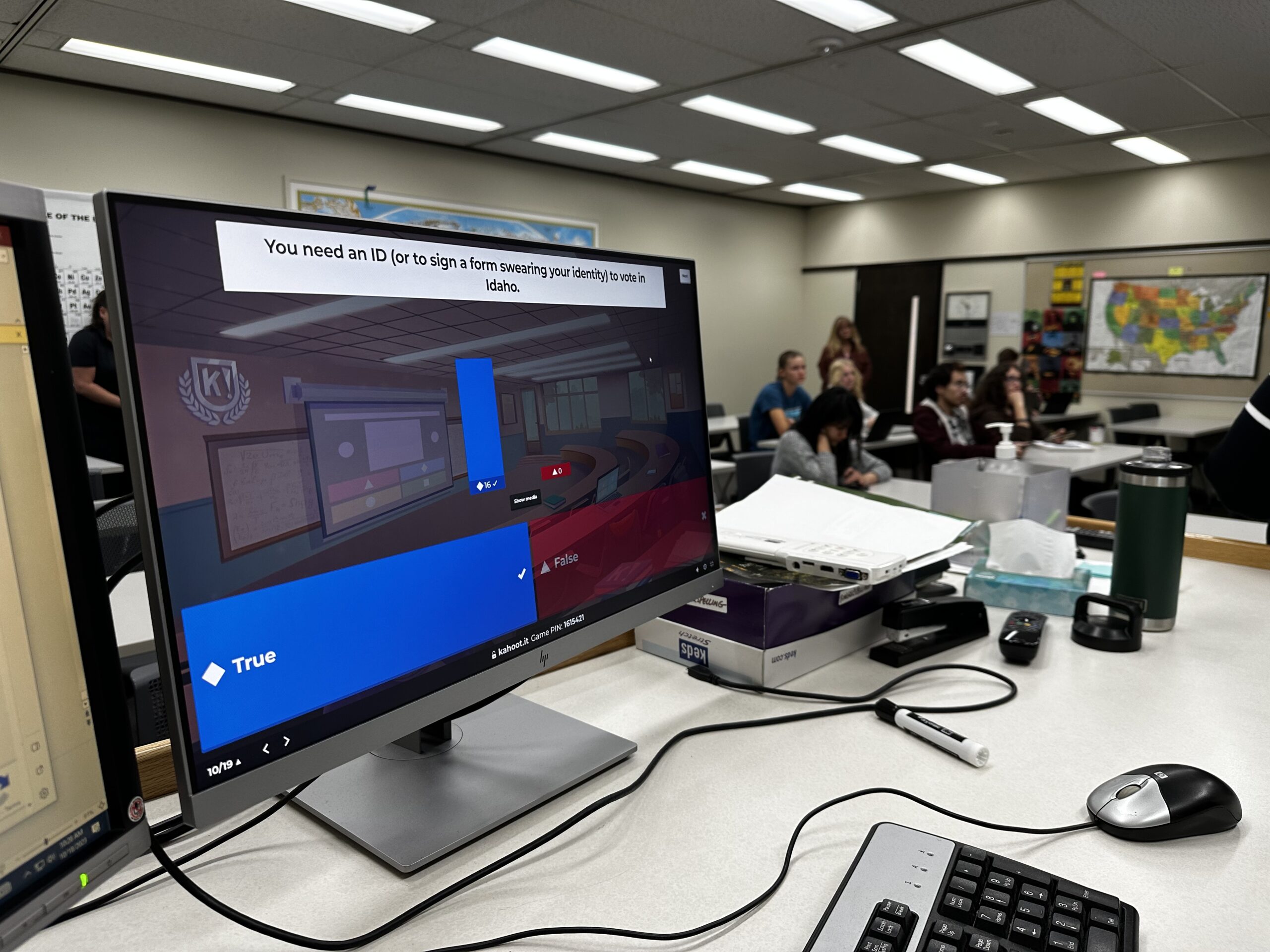 Instructor's screen with kahoot.